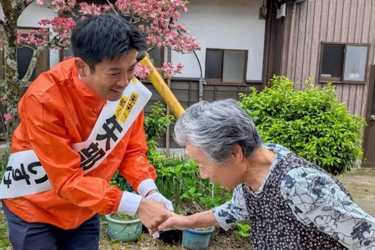 八頭町長選挙矢部けいすけ立候補者選挙戦初日の活動風景3